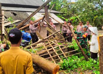 Terdampak bencana alam angin puting beliung, Dandim 0421/Ls Perintahkan Danramil Bantu Warga