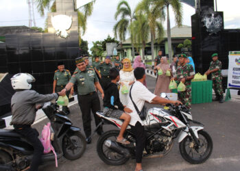 Ke 22 hari Bulan Ramadhan, Dandim 0421/Ls Turun ke jalan berbagi Takjil