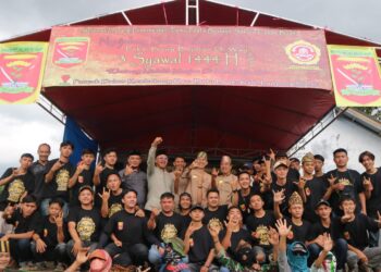 Ribuan Warga Sesaki ‘Ngejalang Buka’ di Pekon Kembahang