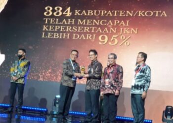 Pemkab Lampura Raih Penghargaan UHC Program JKN Dari Wakil Presiden RI
