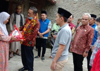 Bulan Suci Ramadhan, Ardian Saputra Serahkan Bantuan Di Kelurahan Sribasuki