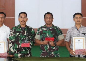 Dua Senpi Rakitan Diserahkan Masyarakat Kepada Kodim 0412 Lampura