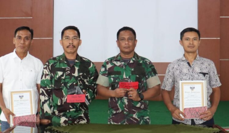 Dua Senpi Rakitan Diserahkan Masyarakat Kepada Kodim 0412 Lampura