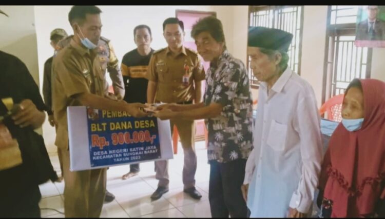 Pemdes Negeri Batin Jaya Salurkan BLT – DD Tahap Pertama