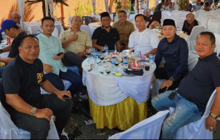 Berbagai Kalangan Masyarakat Hadiri Halal Bihalal Dikediaman Aprozi Alam