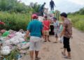 Jaga Kebersihan Lingkungan, Perangkat Desa Tanjung Harapan Berjibaku Tangani Sampah