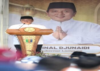 Gubernur Arinal dan Wagub Chusnunia Shalat Ied di Lapangan Korem 043 Gatam Bandarlampung, Ucapkan Selamat Hari Raya Idul Fitri kepada Masyarakat Lampung