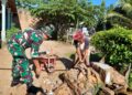 Wujudkan Keamanan, Babinsa dan warga Gotong Royong Bangun Pos Ronda