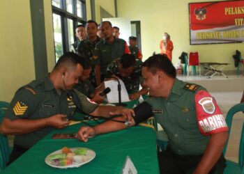 Jaga Kesehatan, Para Babinsa Kodim 0421/Ls  diberikan Suntikan Vitamin C