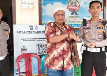 Kesadaran Hukum, Masyarakat Serahkan Senpi Rakitan Ke Polres Mesuji