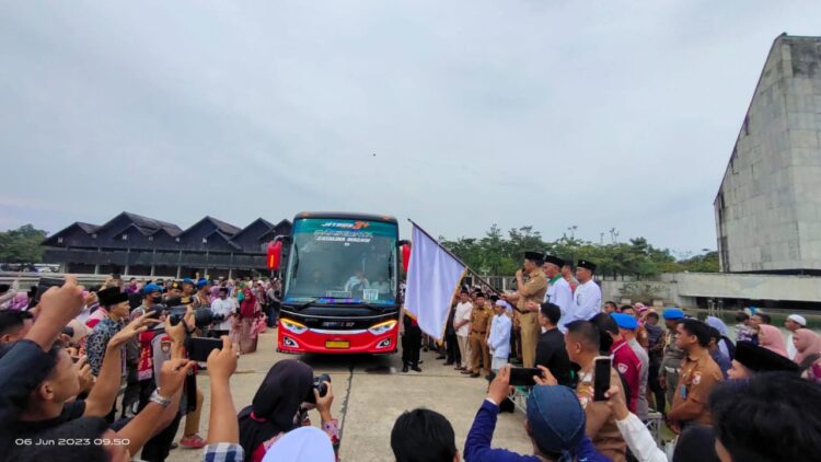 Pj.Bupati Tubaba Lepas Keberangkatan 132 JCH, ini Rinciannya