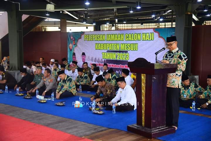 Sekda Lepas 35 JCH Mesuji Berangkat ke Tanah Suci