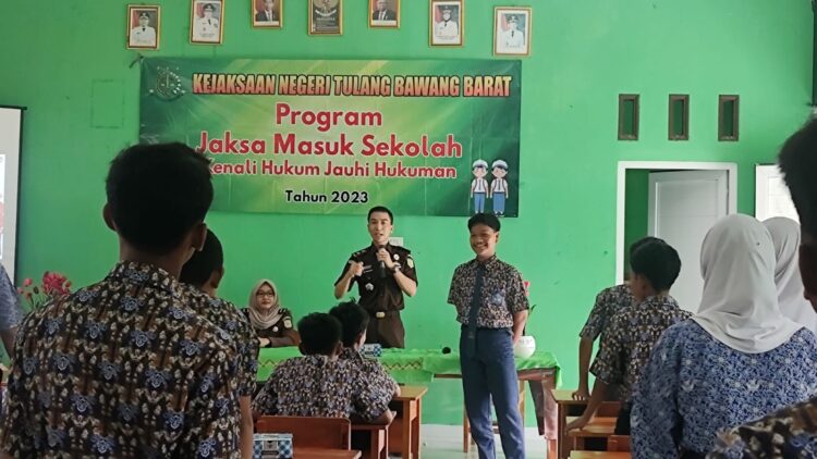 Kejari Tubaba Laksanakan Program JMS, Berikan Penyuluhan Hukum Terhadap Siswa
