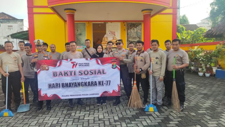 Polsek Pringsewu Kota Gelar Baksos Religi Menyambut Hari Bhayangkara Ke-77