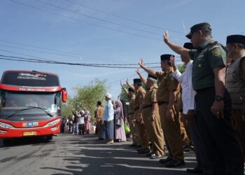 Jamaah Calhaj Pringsewu Diberangkatkan