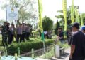 Polres Pringsewu Amankan Aksi Unjuk Rasa Komunitas Masyarakat Perangi Korupsi (Kompa@k) di Halaman Kantor Bupati Pringsewu