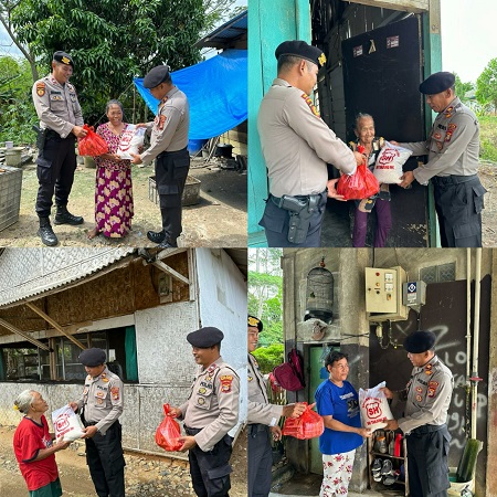 Satuan Samapta Polres Way Kanan Gelar Bansos ke Warga