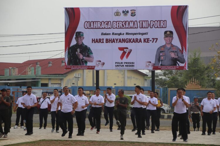 Jelang Hari Bhayangkara Ke-77, TNI dan Polri Olahraga Bersama di Polres Pringsewu