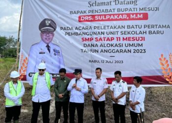 Ini Pesan Pj Bupati Mesuji, Usai Melakukan Peletakan Batu Pertama Pembangunan SMP 11 Satap Mesuji