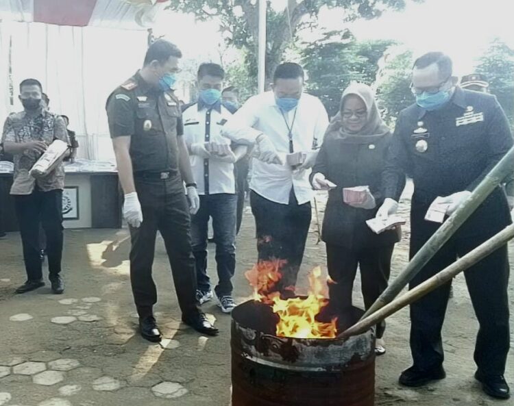 Kejari Mesuji Musnahkan Barang Bukti, Sulpakar Hibahkan Kendaraan Tahanan