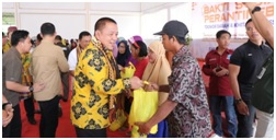 Pemprov Lampung Bersama Pemkab Way Kanan Gelar Bakti Sosial, Gubernur Arinal Djunaidi Serahkan Sejumlah Bantuan