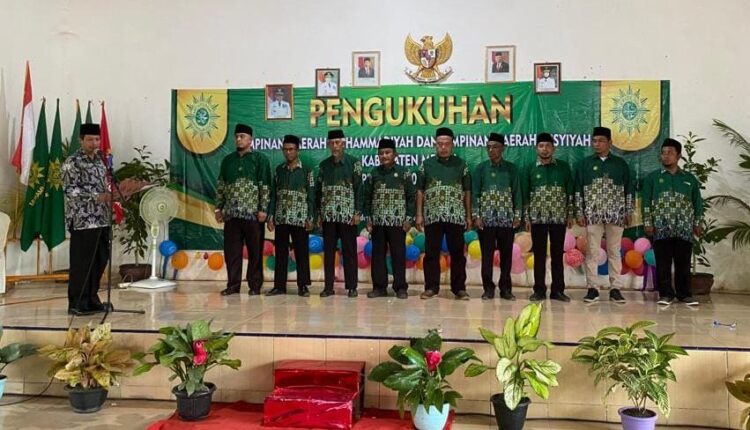 Prof Dr.H. Sudarman Kukuhkan Pengurus PDM Mesuji