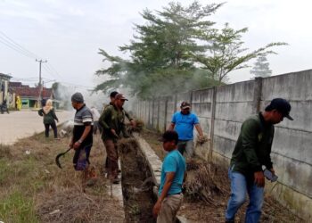 Sambut HUT RI ke-78, Pemdes Brabasan Ajak Warga Gotong Royong Bersihkan Lingkungan