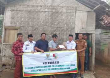 Baznas Tubaba Beri Bantuan Pengobatan Mata Ahmad Nur Alif