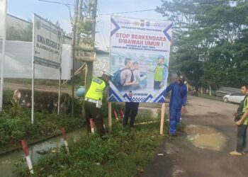 Satlantas Polres Way Kanan Pasang Banner Himbauan Tertib Lalu Lintas