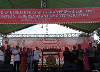Di “Gong” tiga kali, Nanang Ermanto buka Penengahan Fair 2023