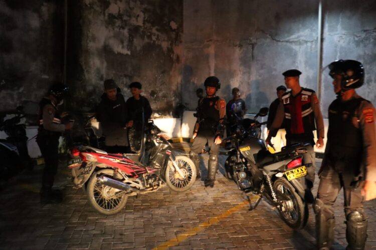 Gelar Patroli UKL Presisi, Polres Pringsewu Amankan Dua Warga Bawa Keris