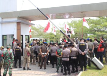 Ratusan Aparat Diterjunkan untuk Mengamankan Aksi Unjuk Rasa LSM Trinusa