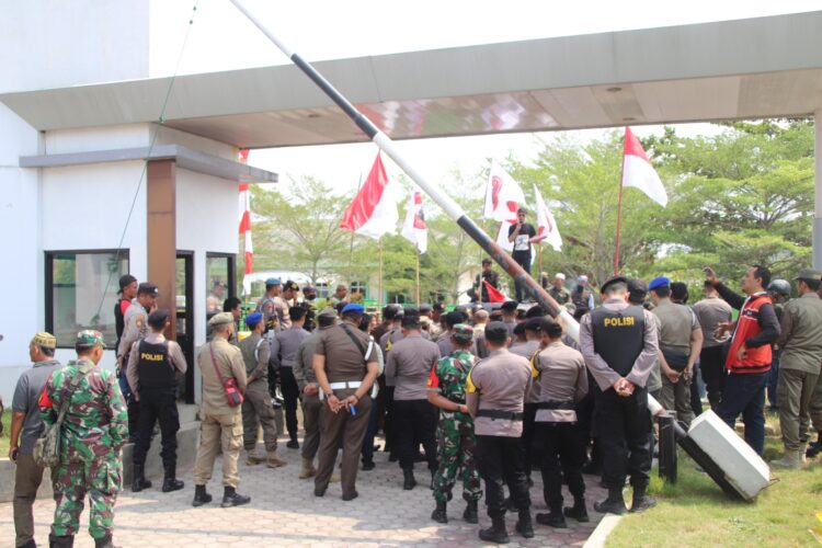 Ratusan Aparat Diterjunkan untuk Mengamankan Aksi Unjuk Rasa LSM Trinusa