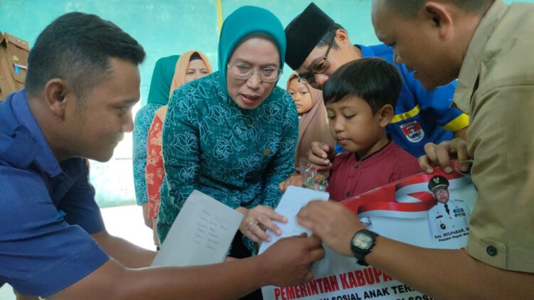 Pori Karlia Sulpakar, Salurkan Bansos Bagi 84 Anak Yatim Piatu di RJU