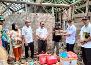 Pemkab Mesuji Salurkan Bantuan Korban Angin Puting Beliung