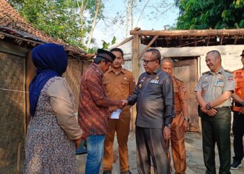 Lagi, Pemkab Mesuji Beri Bantuan Korban Rumah Tertimpa Pohon Kelapa 