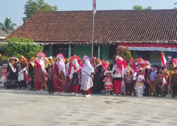 HUT ke-78 RI SDN 5 Rju Kolaborasi dengan Desa Gelar Pawai Budaya