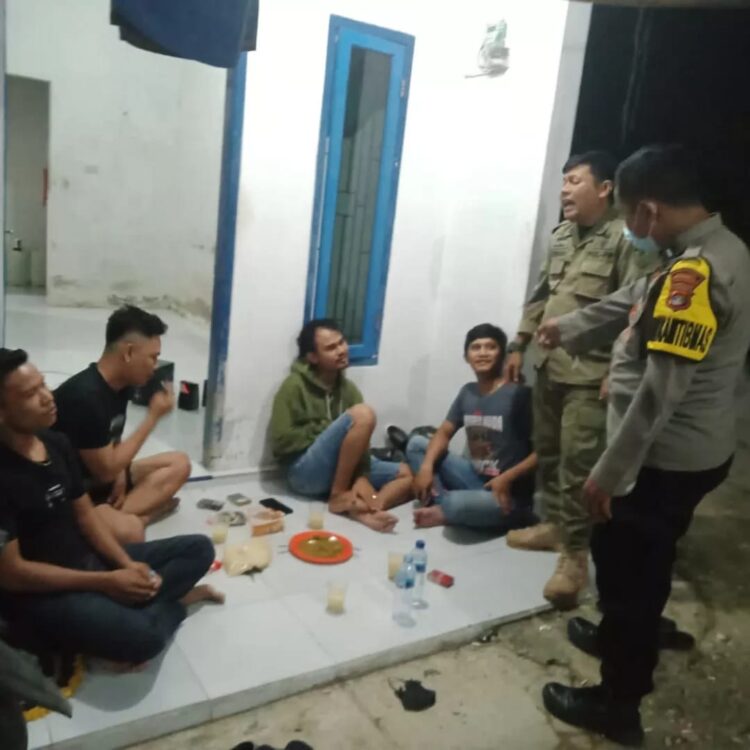 Razia Rumah Kos, Aparat Gabungan Amankan Belasan orang dan Kendaraan Roda Empat