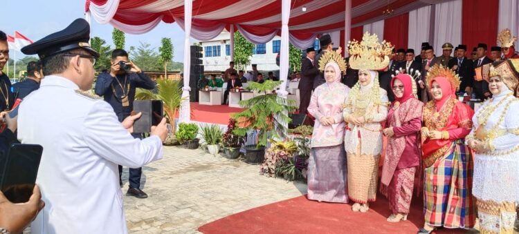 Momen Sulpakar, Mendadak Jadi Photografer di Acara HUT RI ke 78 