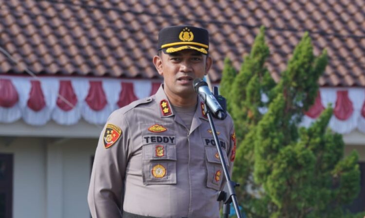 Beri Penghargaan  2 Anggota, Kapolres Lampura Akan Tindak Tegas Anggota Coreng Institusi Polri