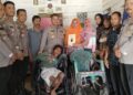 Kapolres Mesuji Beri Bantuan Kursi Roda Widayat, Penderita Lumpuh Sejak Kecil
