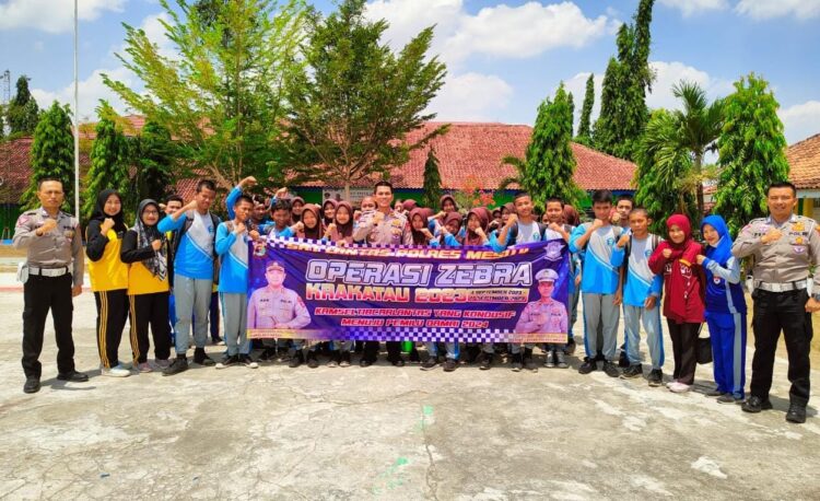 Tanamkan Disiplin Berlalu Lintas Sejak Dini, Satlantas Polres Mesuji Sosialisasi di SMPN 1 Simpang Pematang