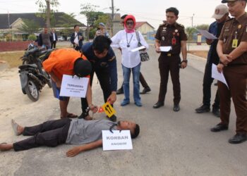 Polres Pringsewu Gelar Reka Ulang Pembunuhan ODGJ