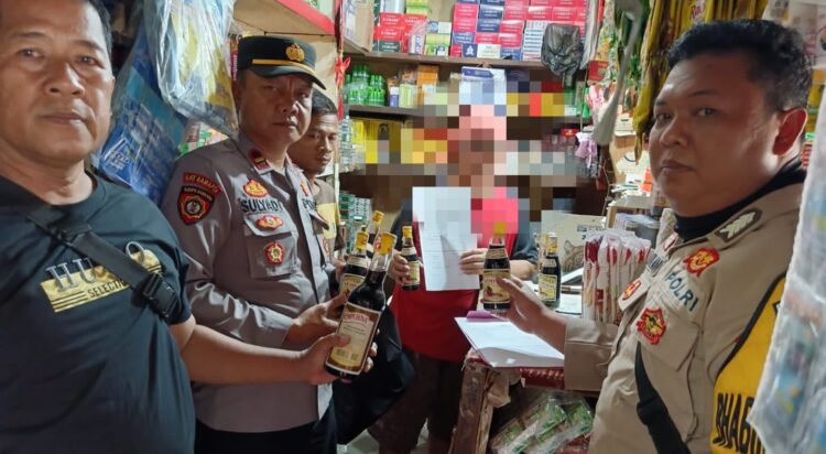 Razia,. Puluhan Botol Miras Dan Tuak Disita Polres Lampura