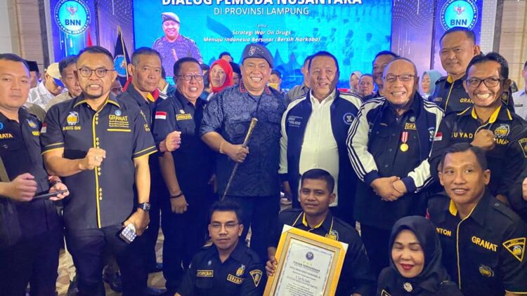 Berperan Aktif Wujudkan P4GN, Ketua GRANAT Lampung Dan Bupati Way Kanan Raih Penghargaan BNN RI