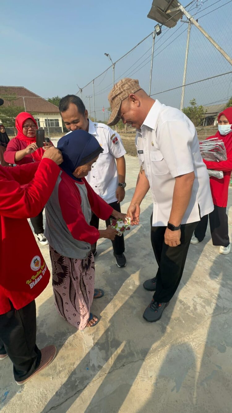 Sekda Tinjau Lansia Senam Program Prolaknis