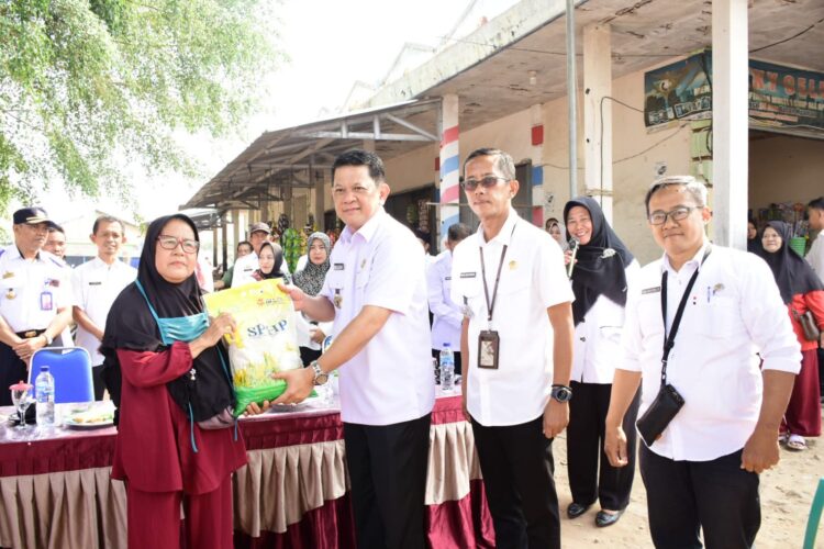Kembali Digelar, Pj. Bupati Tubaba Hadiri Pasar Murah di Tiyuh Karta Raharja