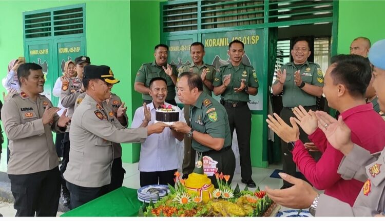 Kapolsek Simpang Pematang, Bawa Kue Ultah HUT TNI ke-78, ke Koramil 426-01 Mesuji