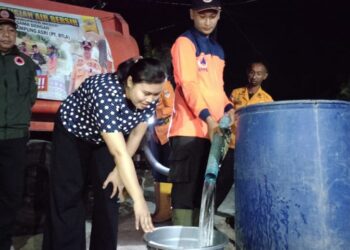 Warga Mesuji Curhat ke Ibu Gubernur Lampung Minta Air Bersih, Tim BPBD Respon Cepat