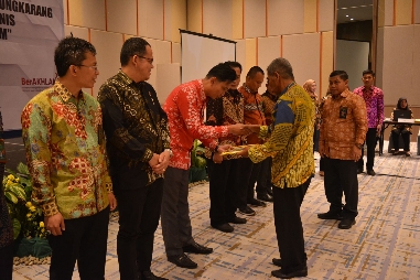 PN Kalianda Sukses raih dua penghargaan, berikut penghargaan yang diterima.